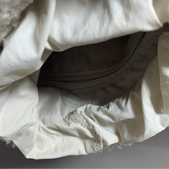 Lululemon Crossbody Fleece Bucket Bag White Cream - Picture 8 of 12